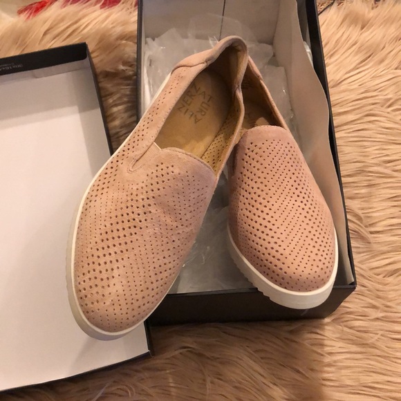 new Naturalizer Women's Bonnie Slip-ons Loafer - Picture 3 of 15